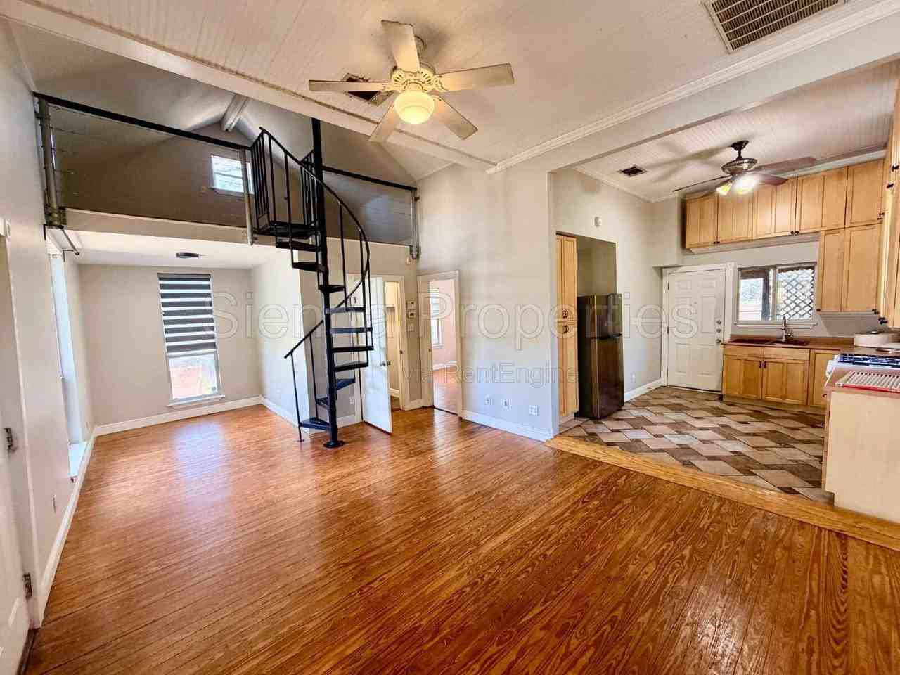 1509 Willow St - Photo 4 of 24