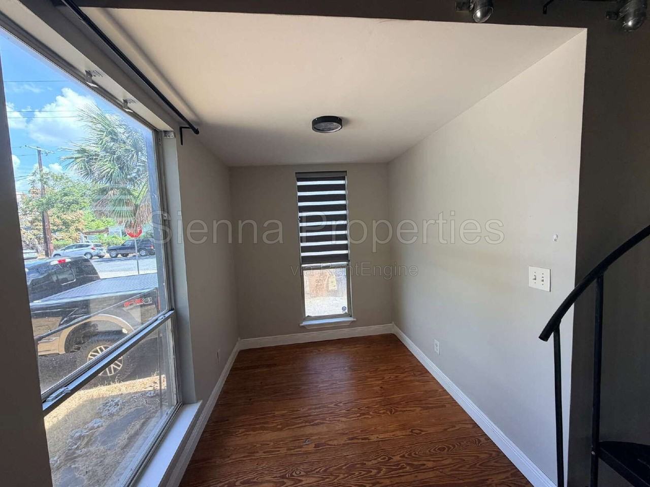 1509 Willow St - Photo 6 of 24