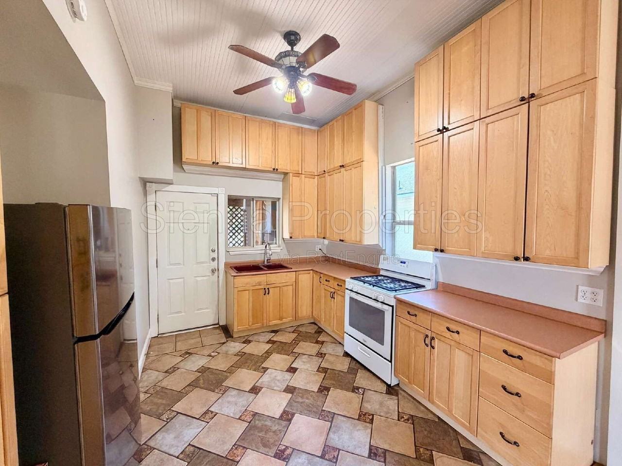 1509 Willow St - Photo 7 of 23
