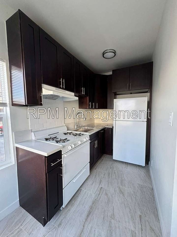 556 N Oxford Ave #101 - Photo 4 of 8