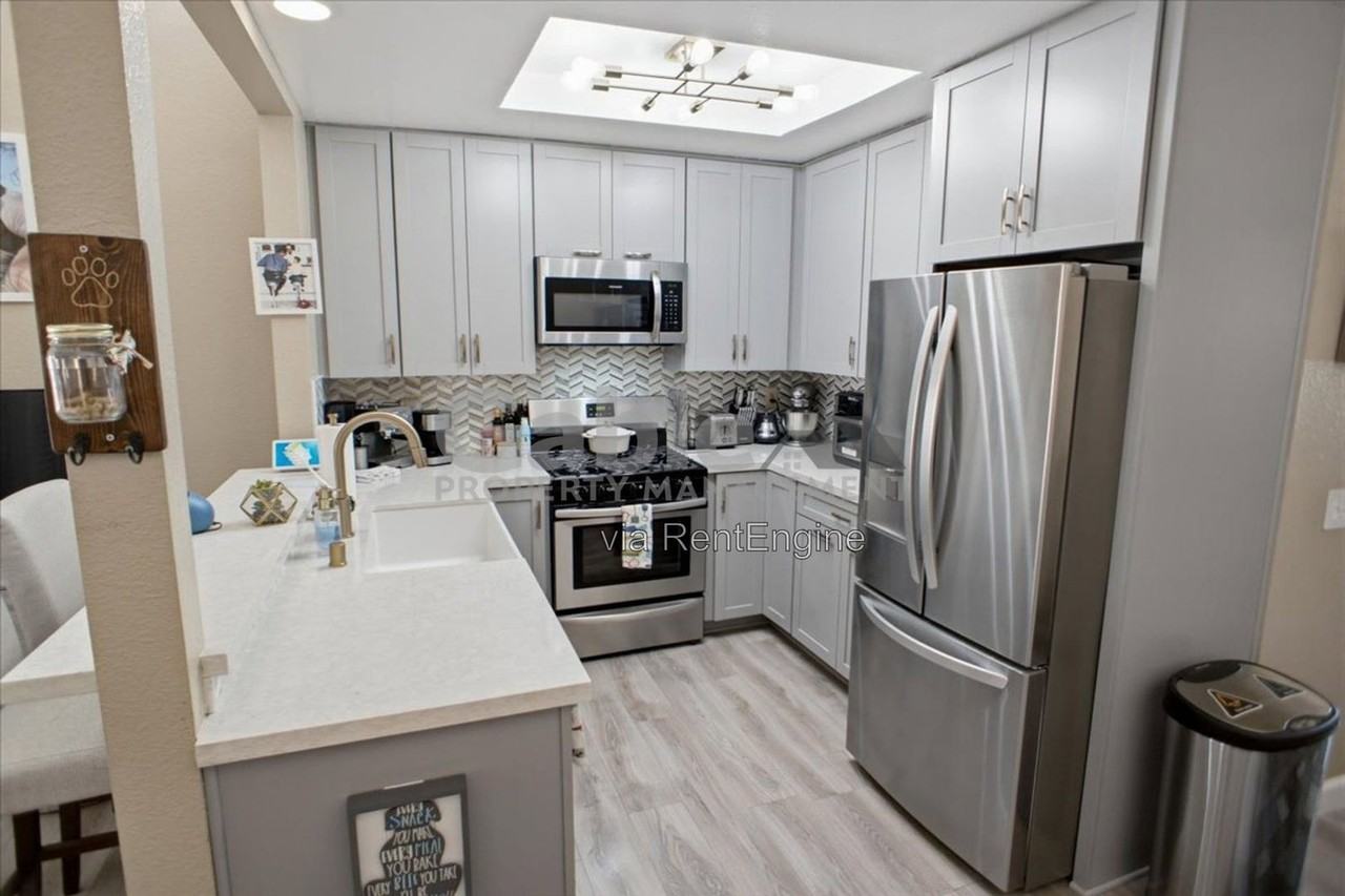 18006 River Cir #8 - Photo 7 of 21