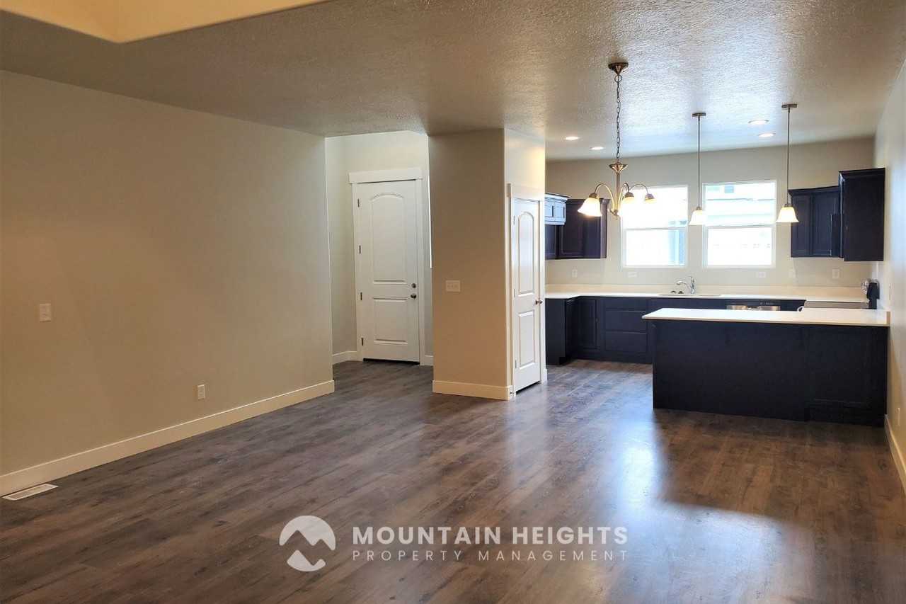 4203 W 1960 N - Photo 3 of 38