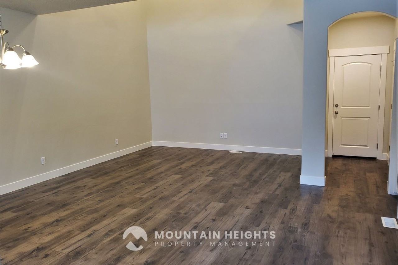 4203 W 1960 N - Photo 5 of 38