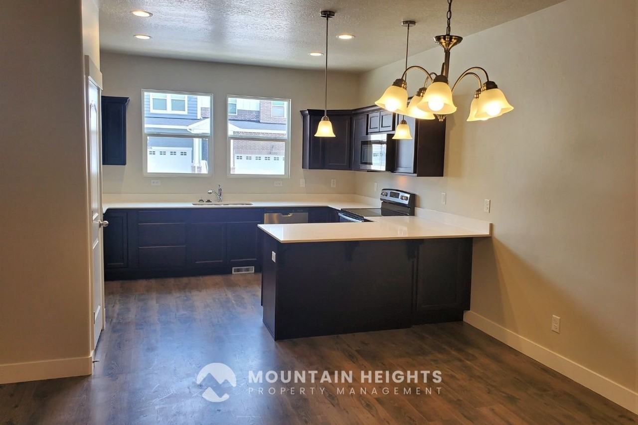 4203 W 1960 N - Photo 6 of 38