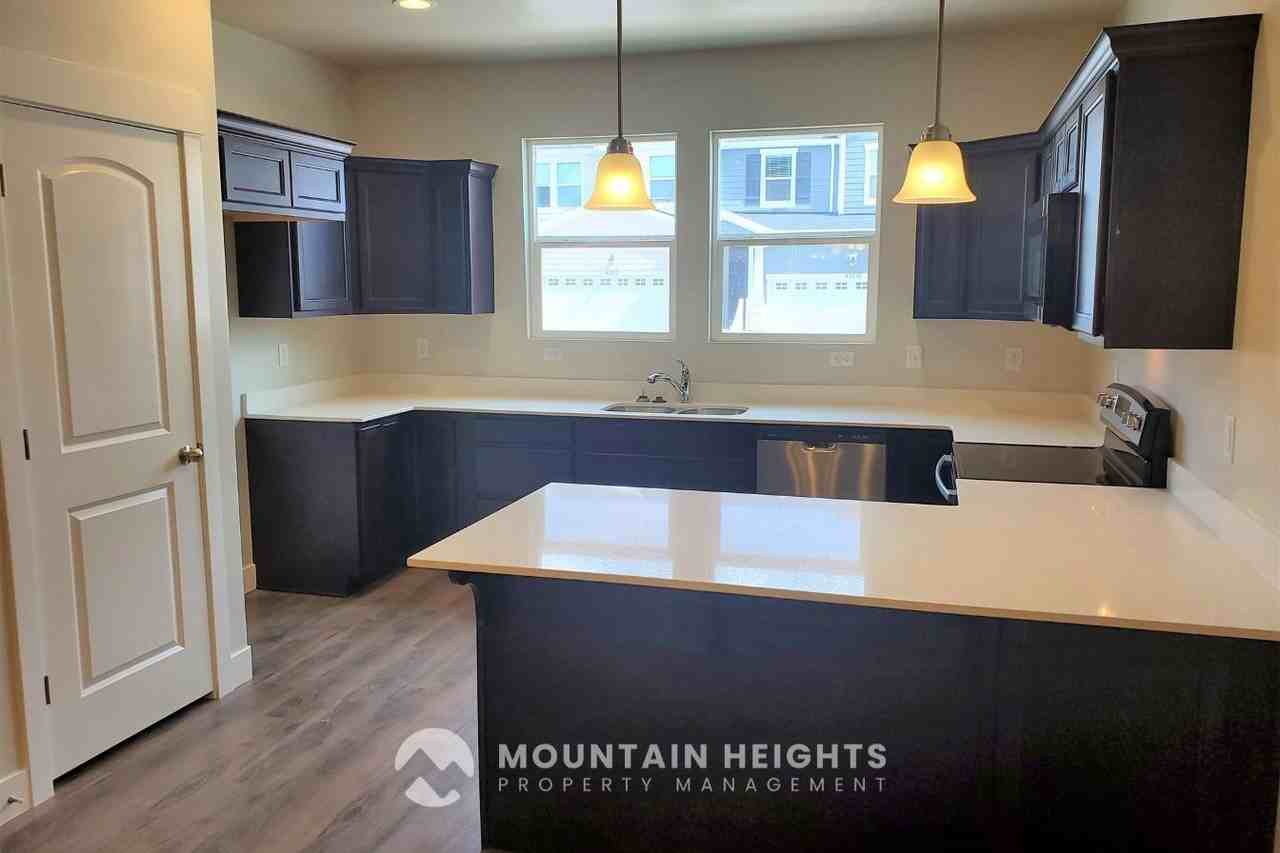 4203 W 1960 N - Photo 7 of 38