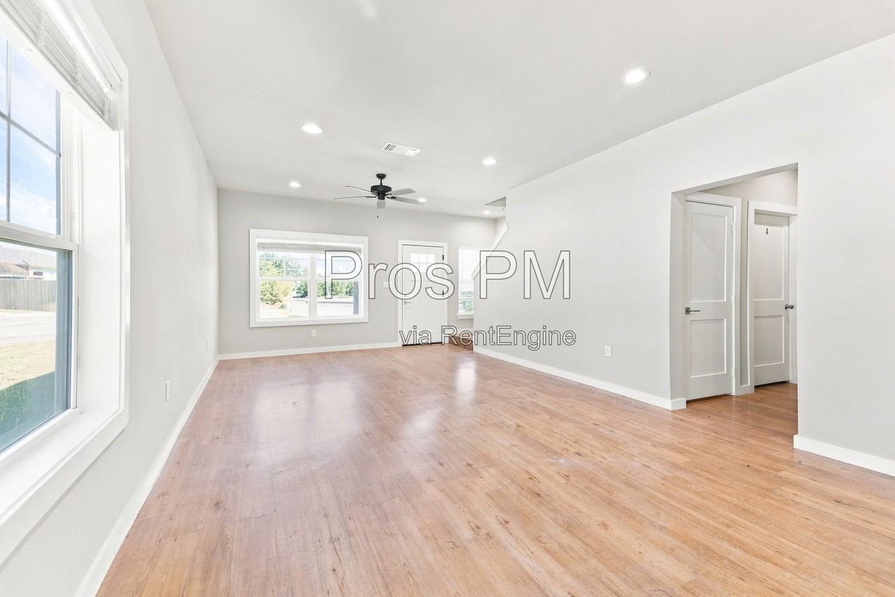1841 Crow St #101 - Photo 6 of 18