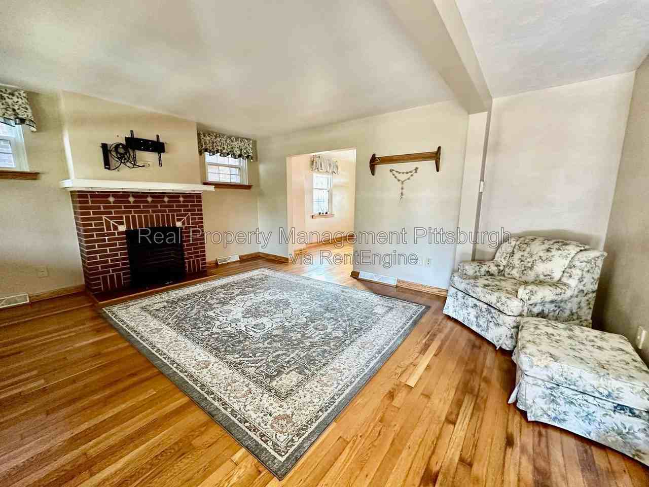1130 Downlook St - Photo 2 of 28