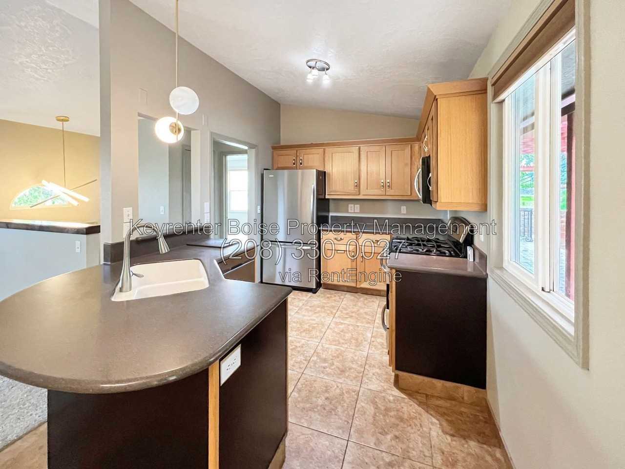 5000 S Deselm Way - Photo 5 of 25