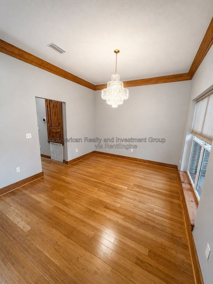 612 Lombard Cir - Photo 2 of 15