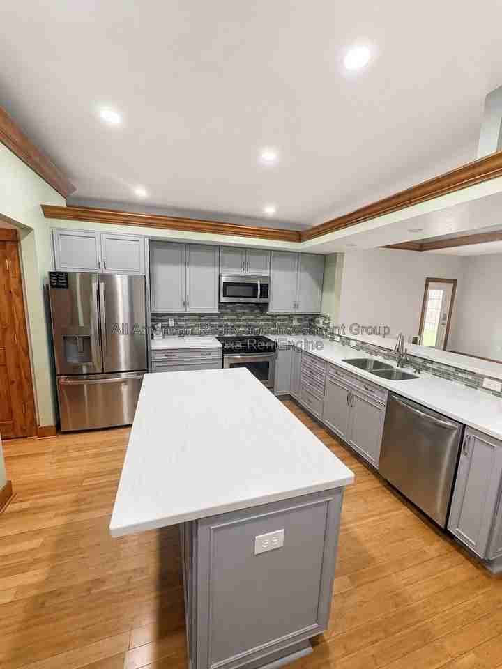 612 Lombard Cir - Photo 4 of 15