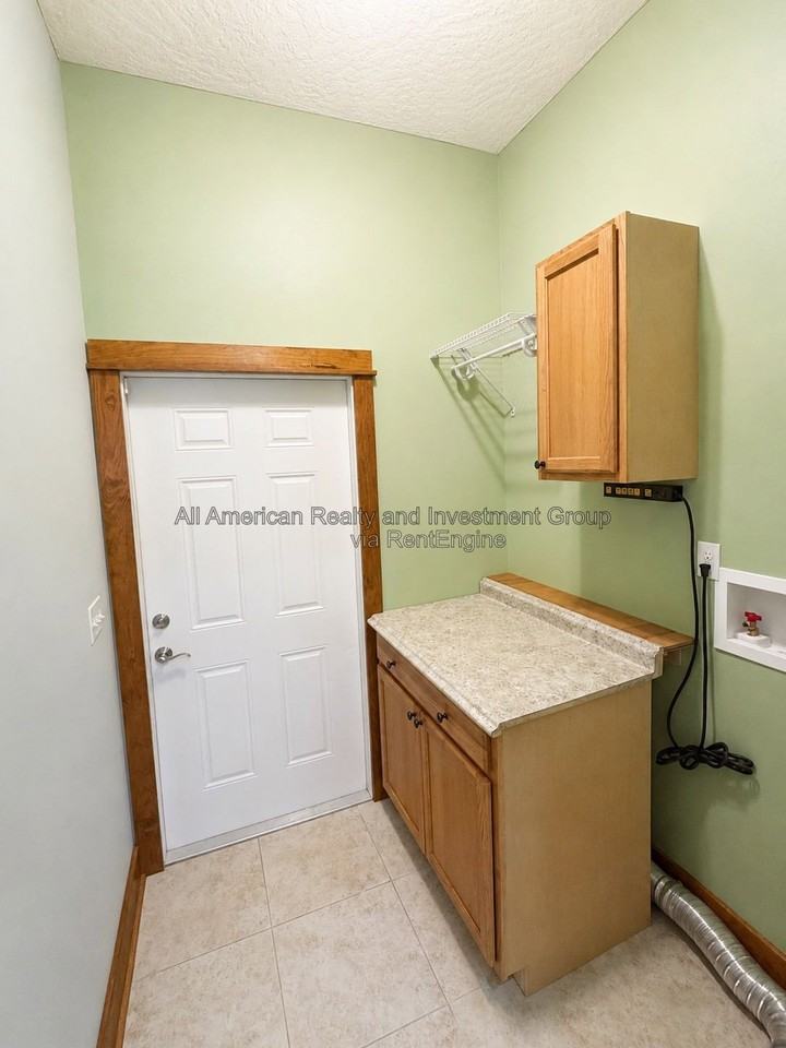 612 Lombard Cir - Photo 5 of 15