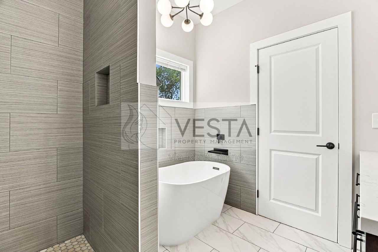 108 Tracy Ave - Photo 4 of 37