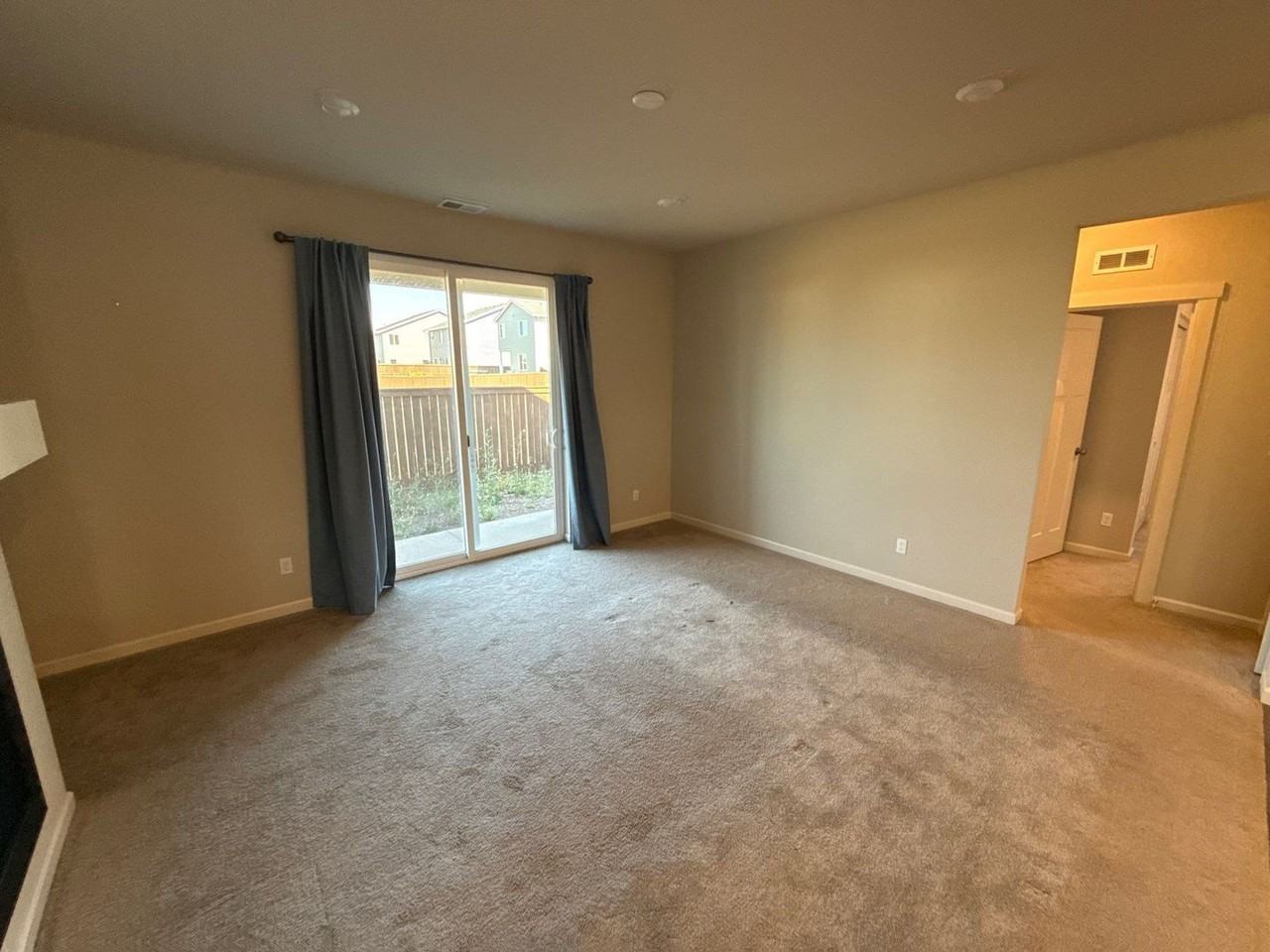 1525 Stasny Ave Se - Photo 2 of 24