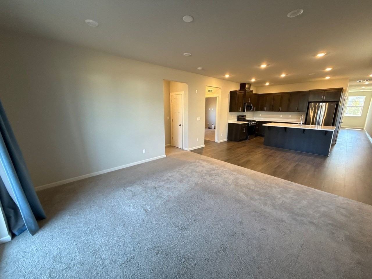 1525 Stasny Ave Se - Photo 3 of 24