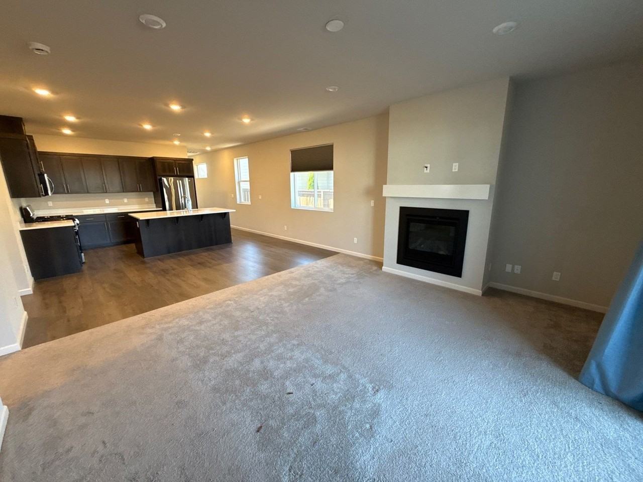 1525 Stasny Ave Se - Photo 4 of 24