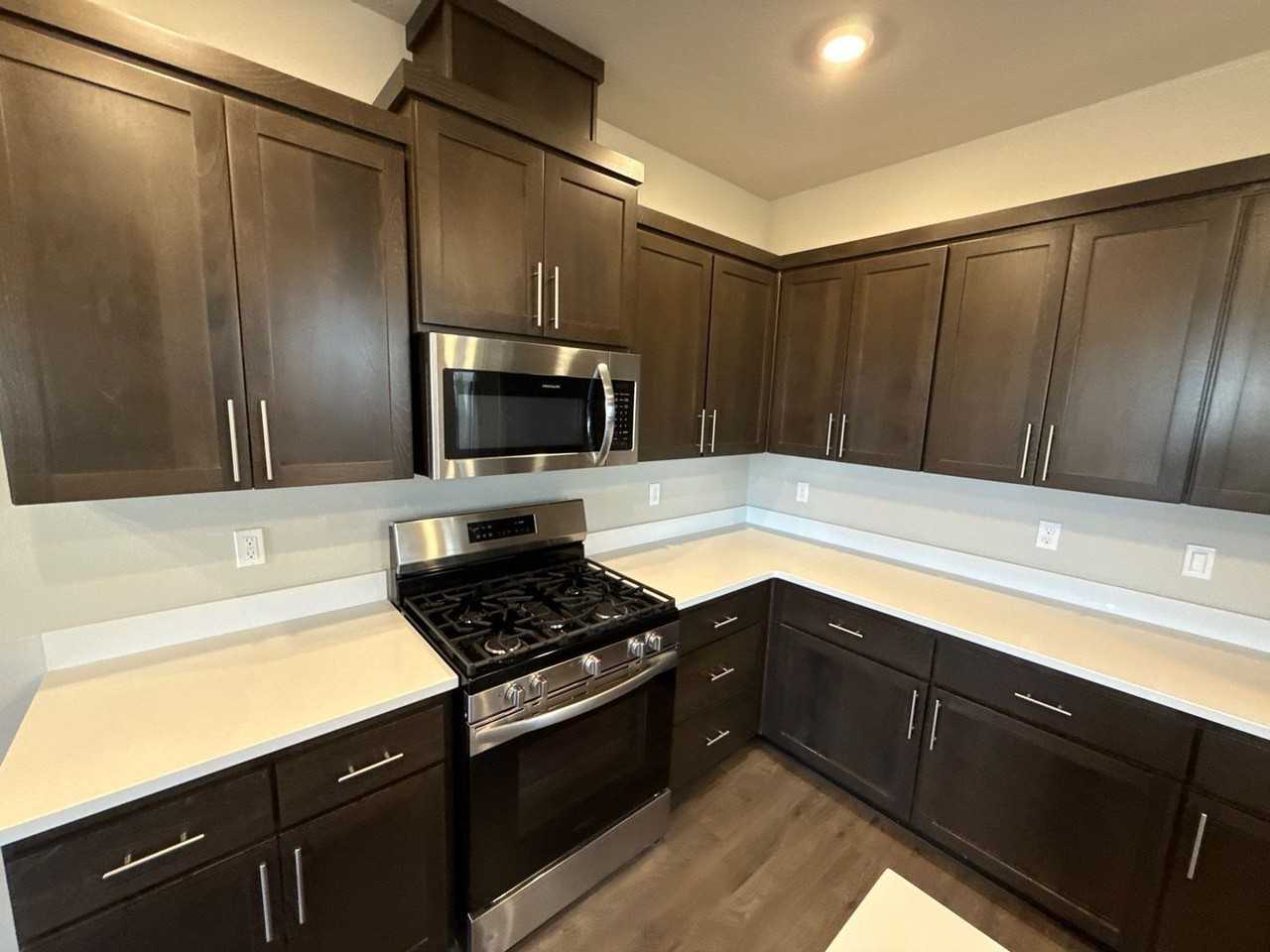 1525 Stasny Ave Se - Photo 6 of 24