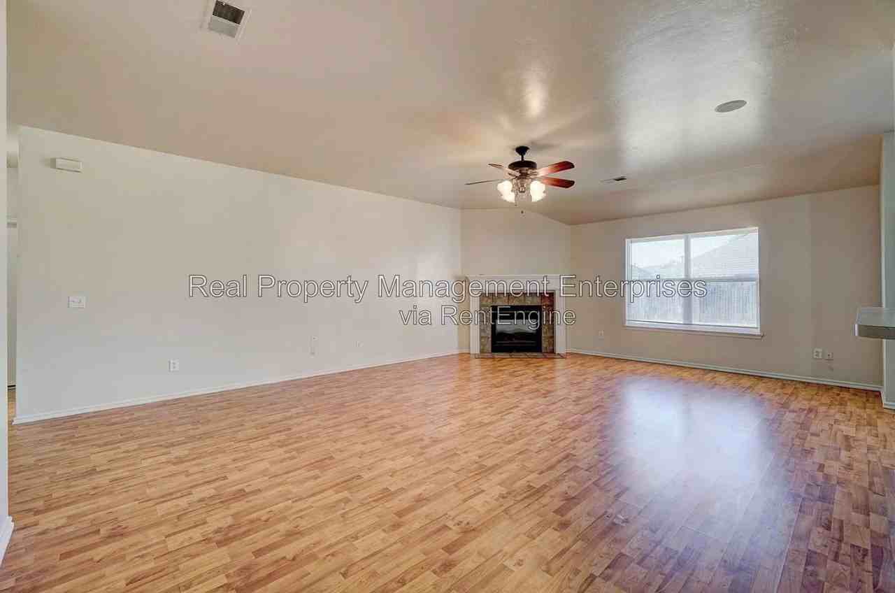 1921 Nw 173rd St - Photo 7 of 28
