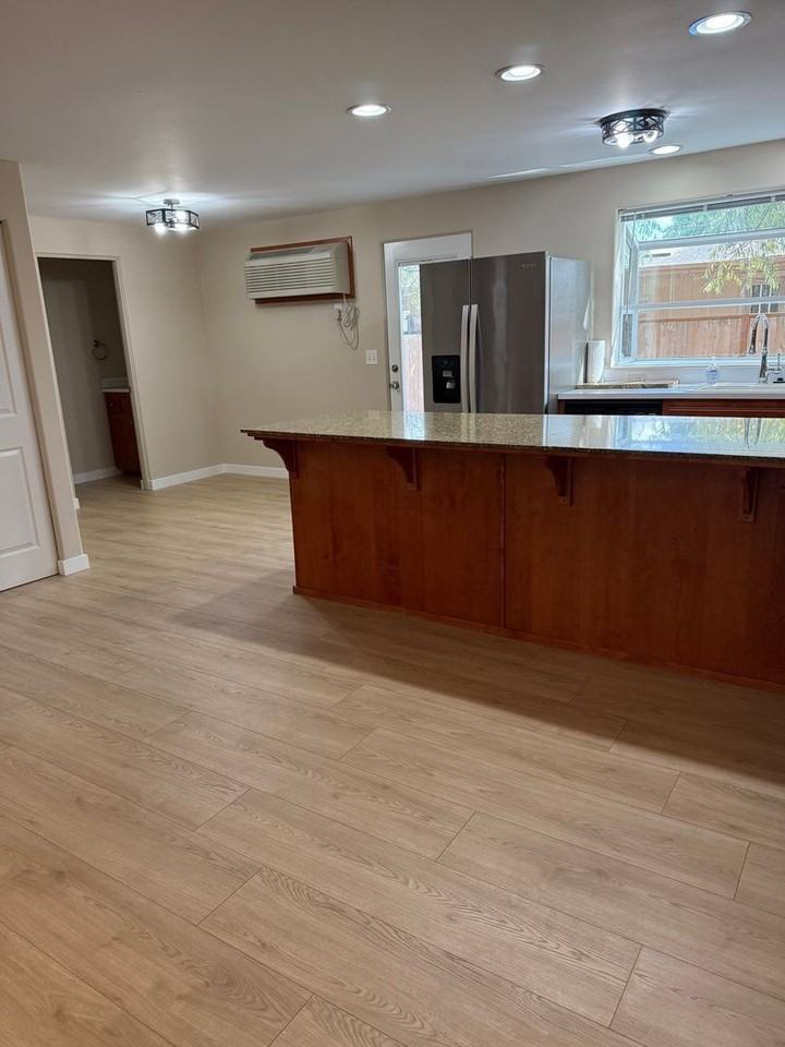 870 Spurlock St - Photo 3 of 18