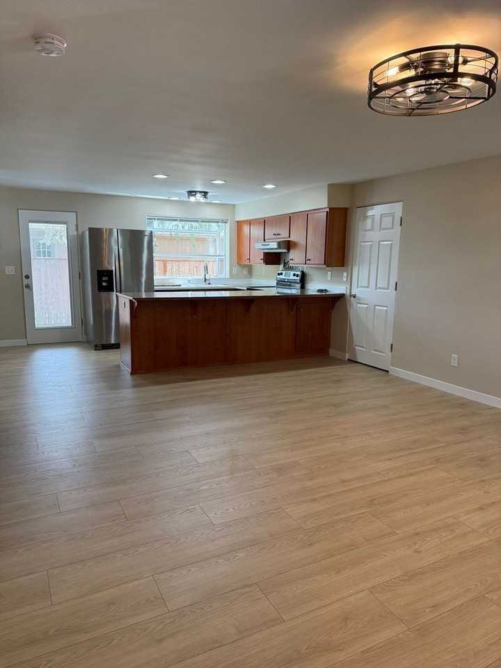 870 Spurlock St - Photo 6 of 18