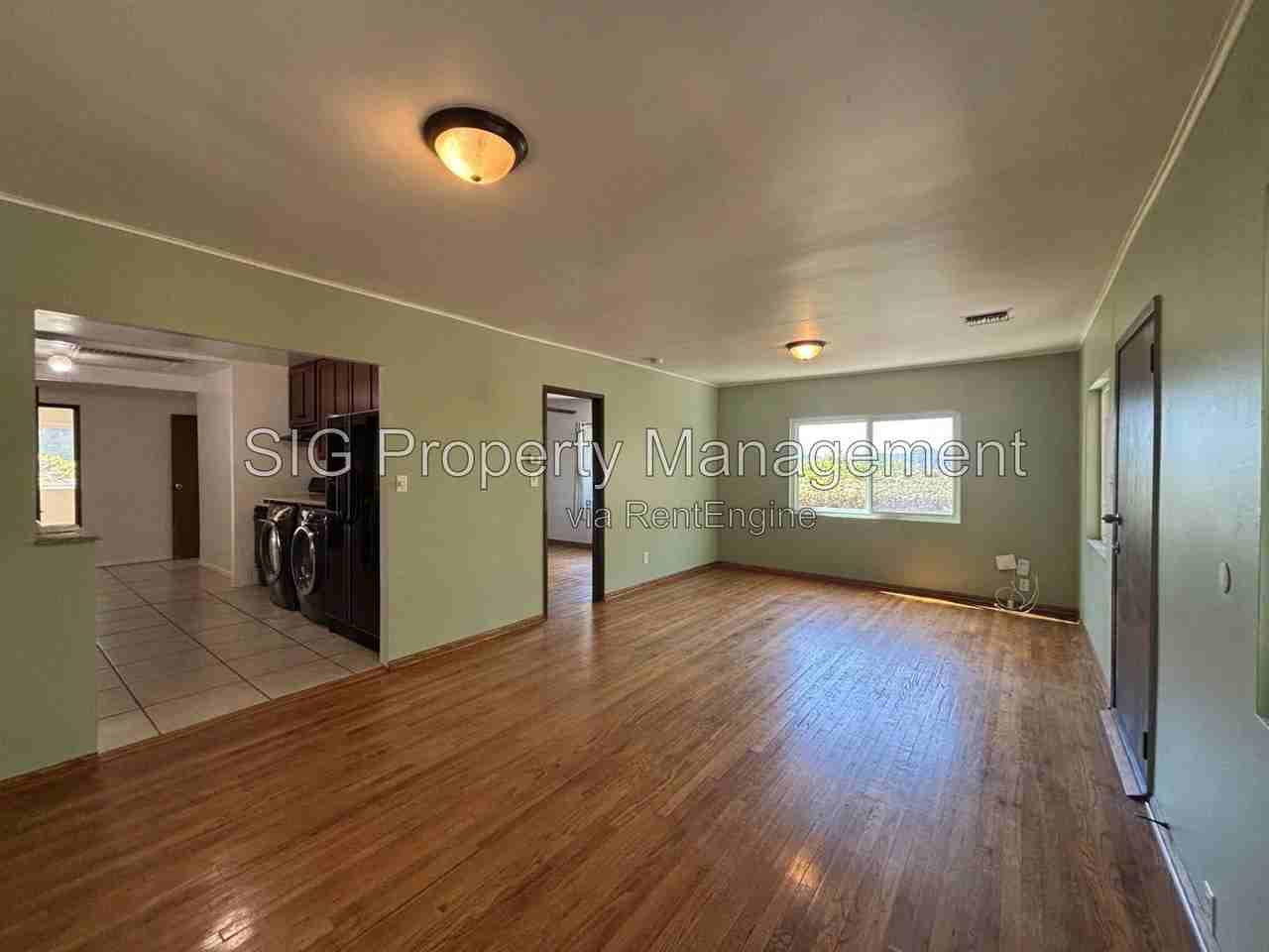 1018 Toledo St - Photo 3 of 23