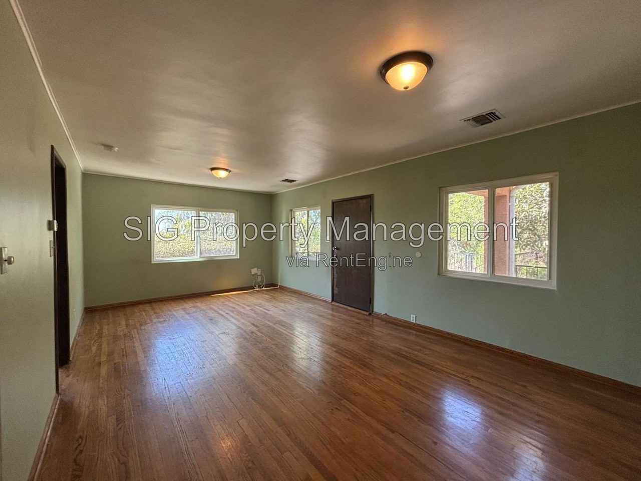 1018 Toledo St - Photo 5 of 23