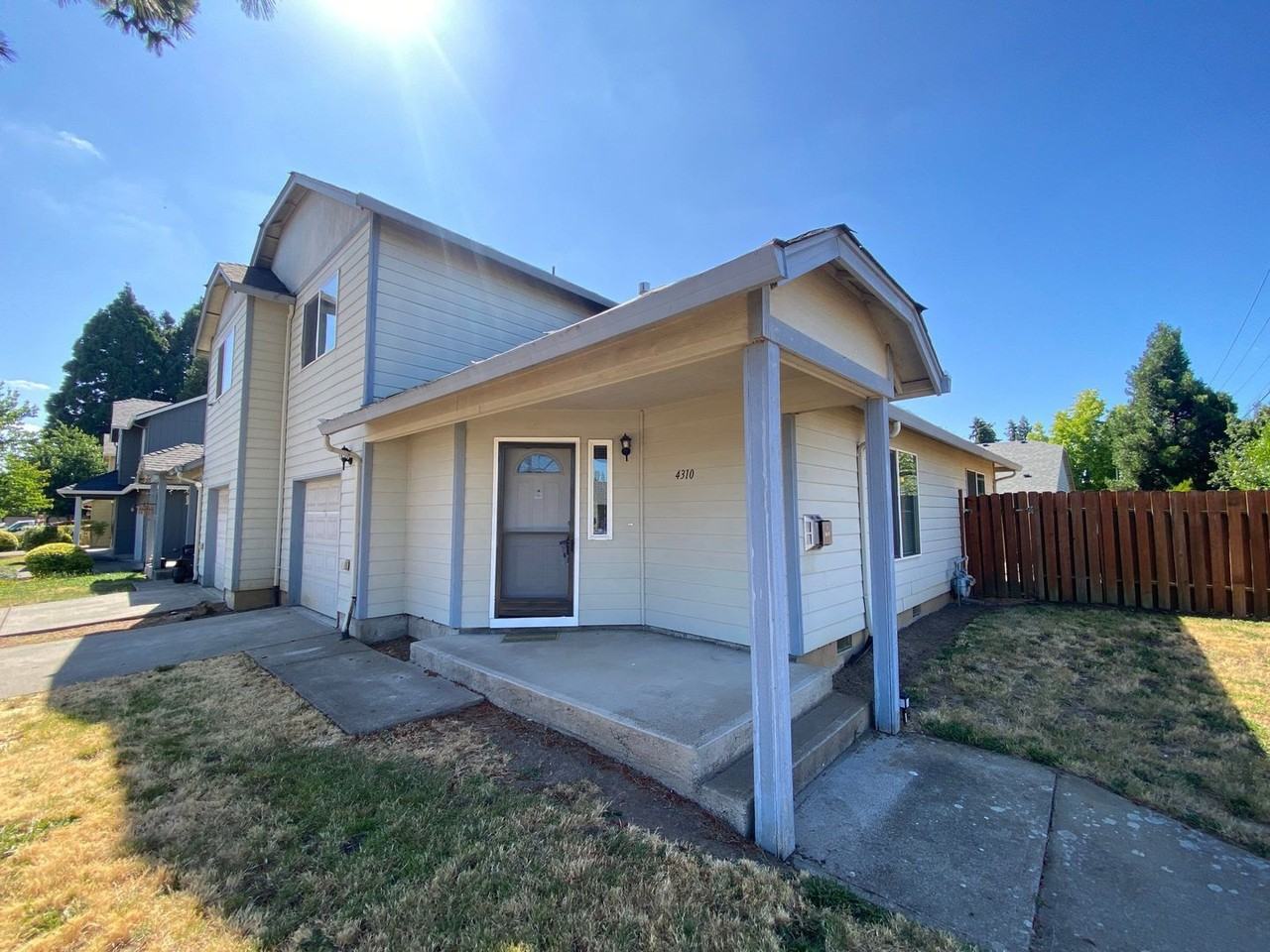 4310 Sacramento Ct Ne - Photo 2 of 19