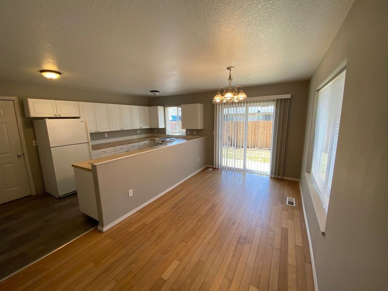 4310 Sacramento Ct Ne - Photo 4 of 19