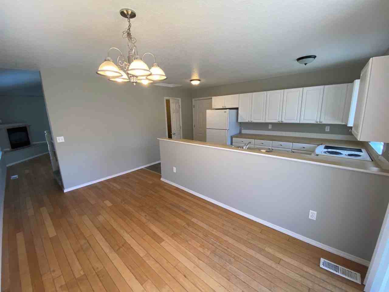 4310 Sacramento Ct Ne - Photo 6 of 19