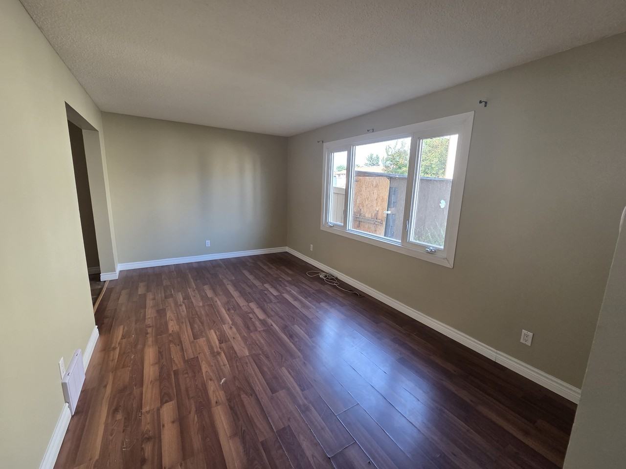 14105 82 St Nw - Photo 2 of 15
