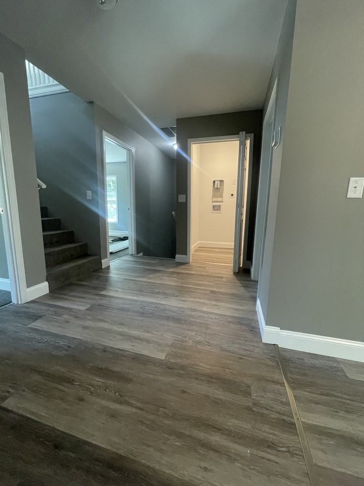 4718 James St - Photo 3 of 6