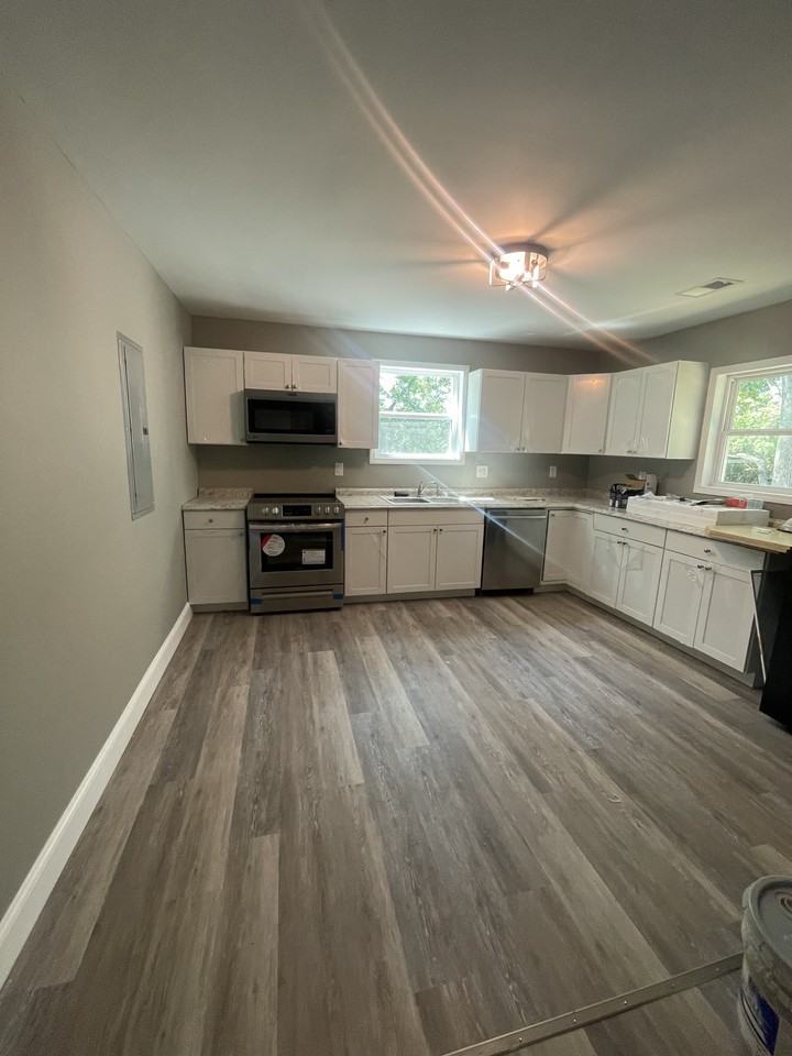 4718 James St - Photo 4 of 6