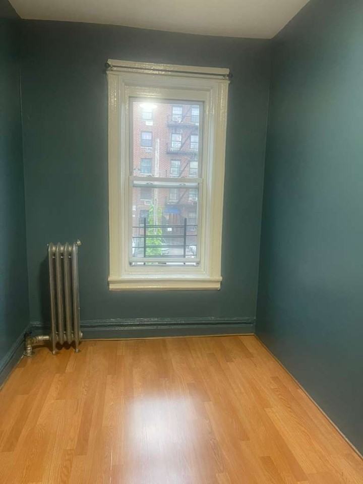 569 Osborn St Fl 2 #NA - Photo 3 of 7