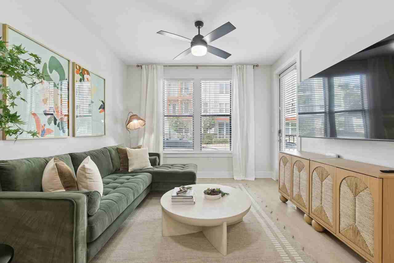 NoHo Flats - Photo 6 of 42