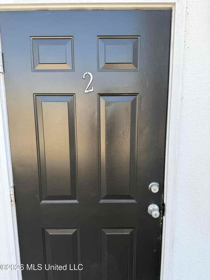 212 E 2nd St - Photo 2 of 10