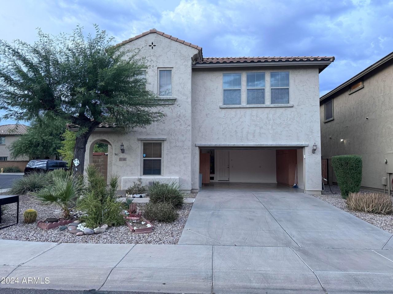 2110 W Kathleen Rd - Photo 2 of 42