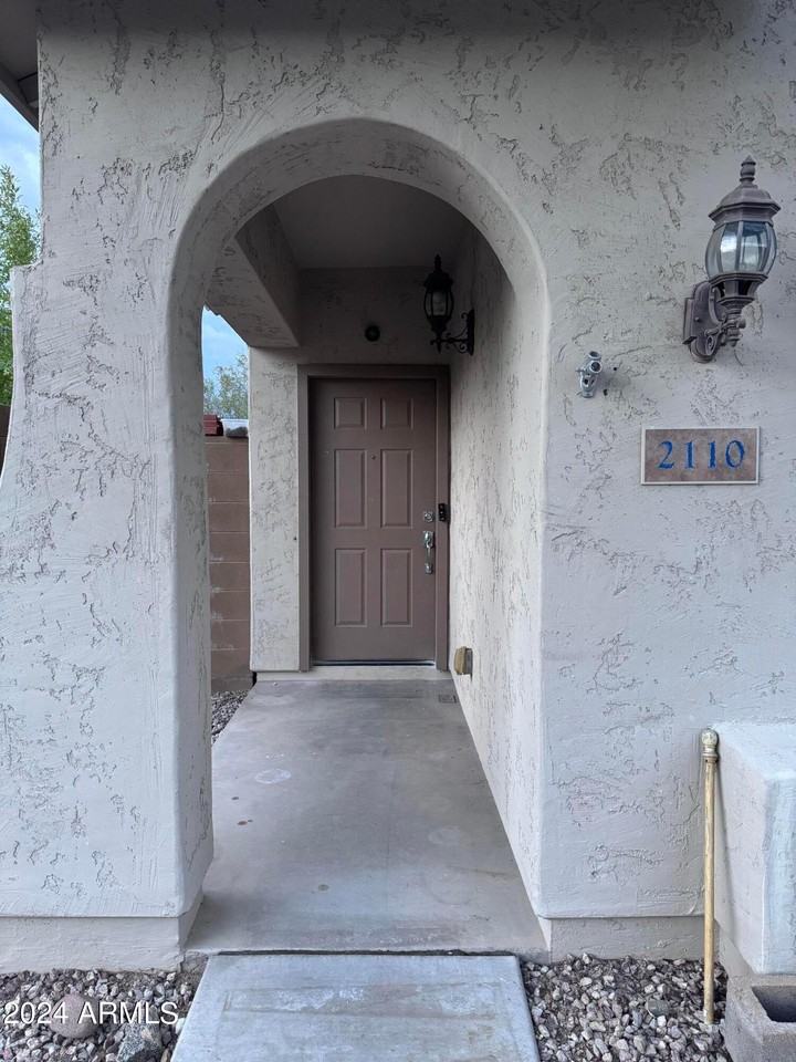 2110 W Kathleen Rd - Photo 3 of 42