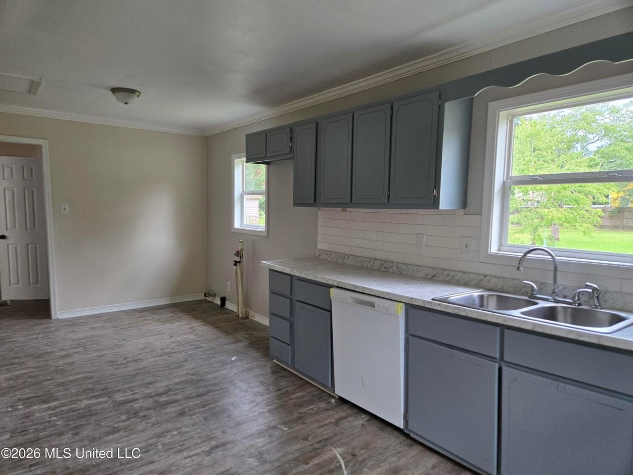 2229 33rd St - Photo 5 of 12