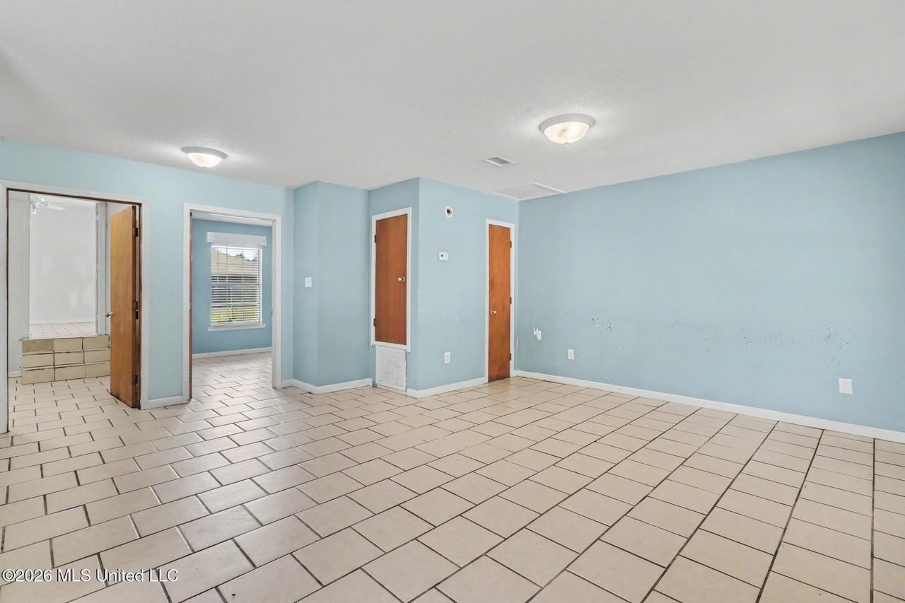 16255 Rio Grande St - Photo 5 of 18