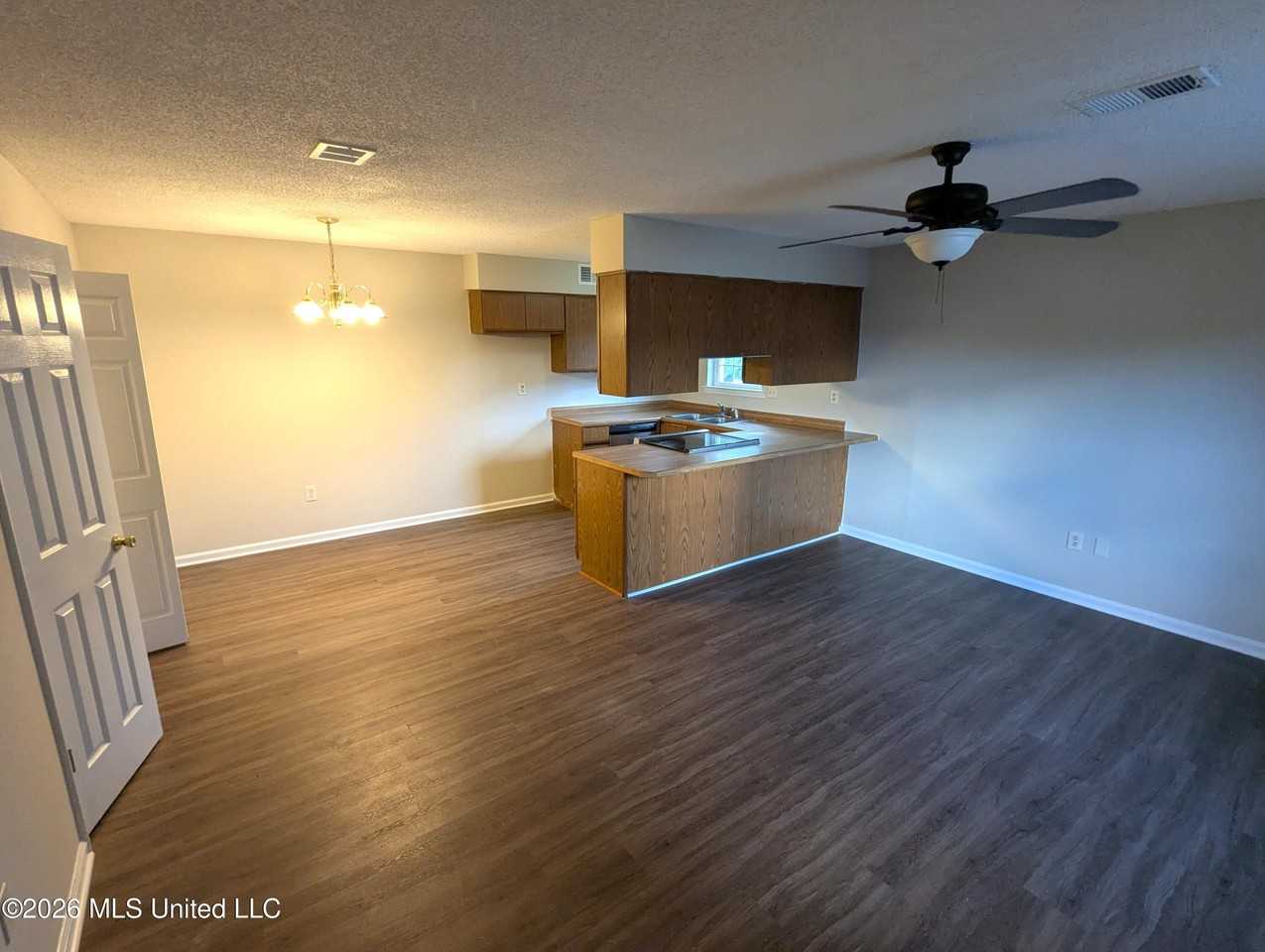 8061 Martha Ann Ln - Photo 5 of 10