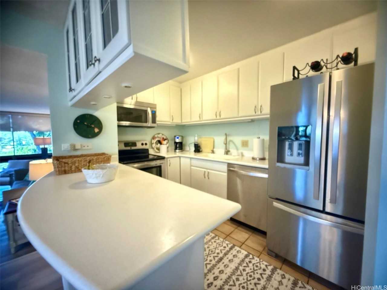501 Hahaione St #4L - Photo 5 of 11