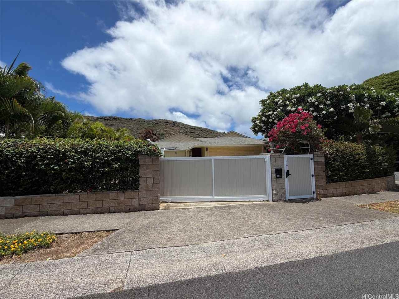 305 Halaki St - Photo 2 of 18