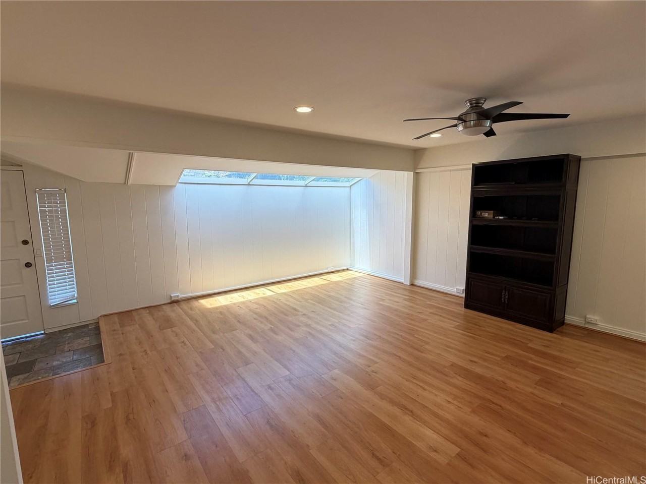 305 Halaki St - Photo 7 of 18