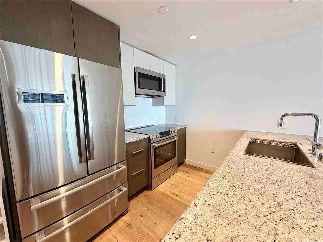1001 Queen St #2707