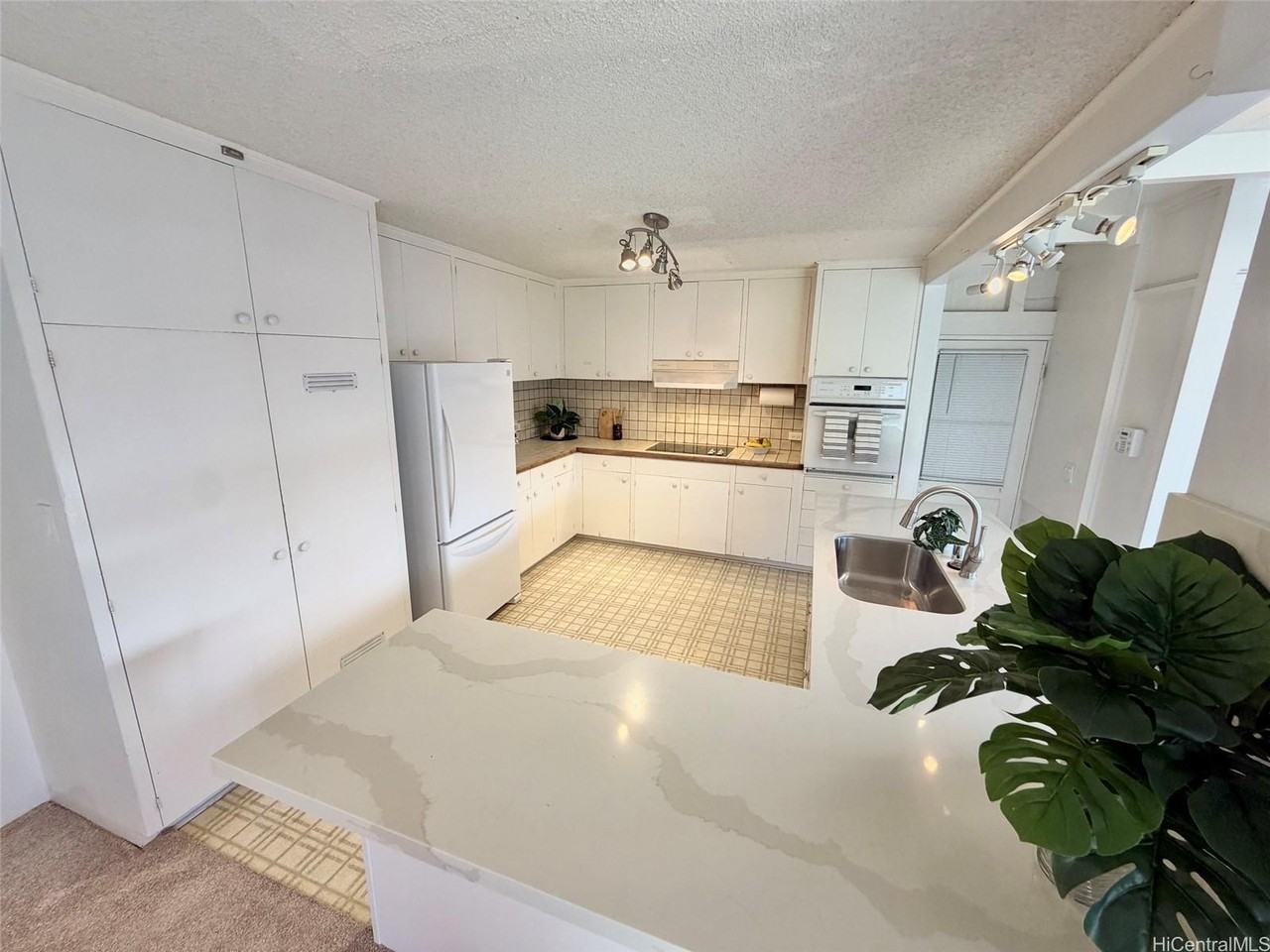 4722 Likini St - Photo 3 of 15