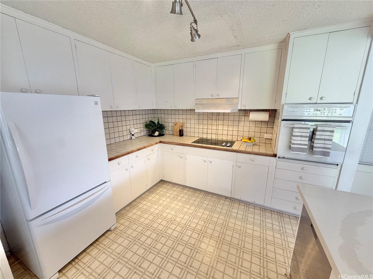 4722 Likini St - Photo 4 of 15