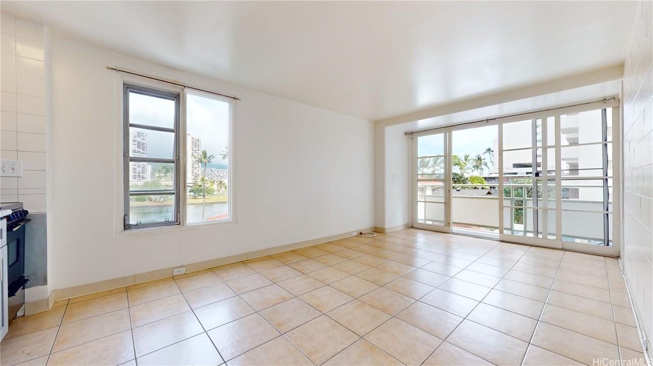 445 Kaiolu St #311