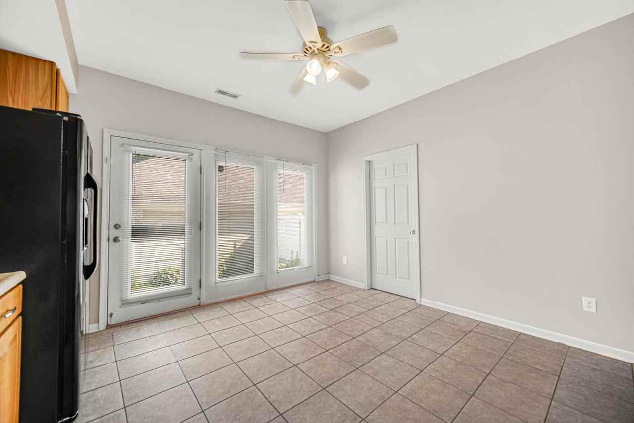 318 Village Sq - Photo 2 of 26