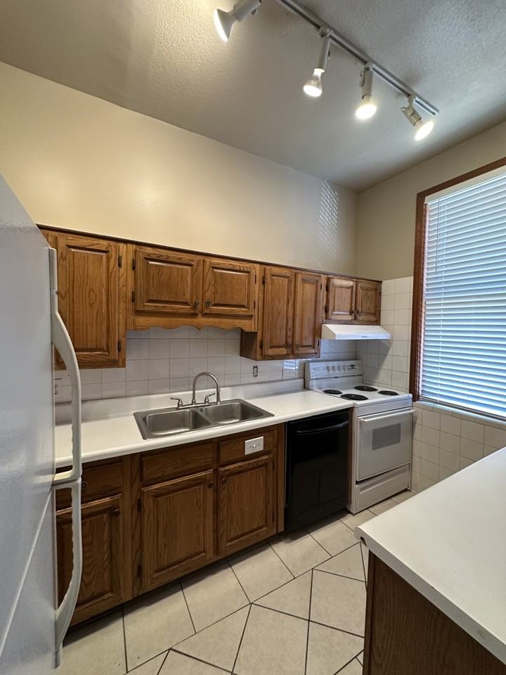 1253 Harbert Ave #1DOWN - Photo 6 of 16