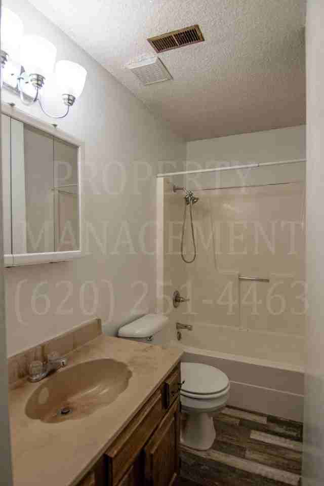 901 Harding St - Photo 4 of 19