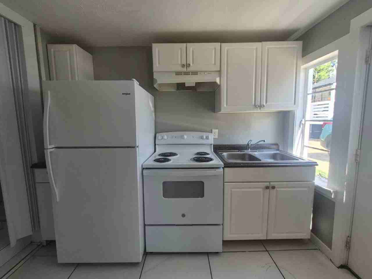 349 Hickory Hts Apt B - Photo 4 of 10